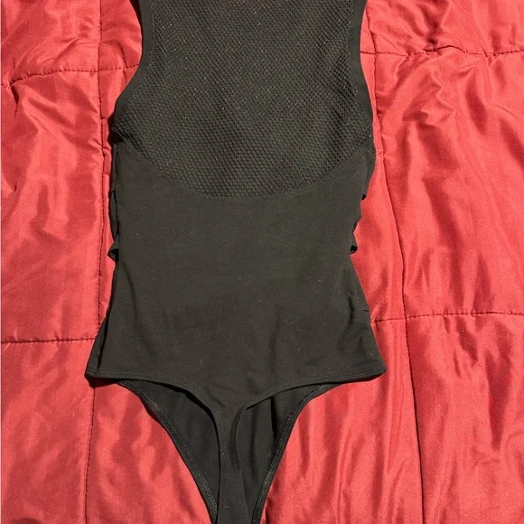 Fitted Mesh Crew Neck Twist Front Bodysuit - Picture 3 of 3